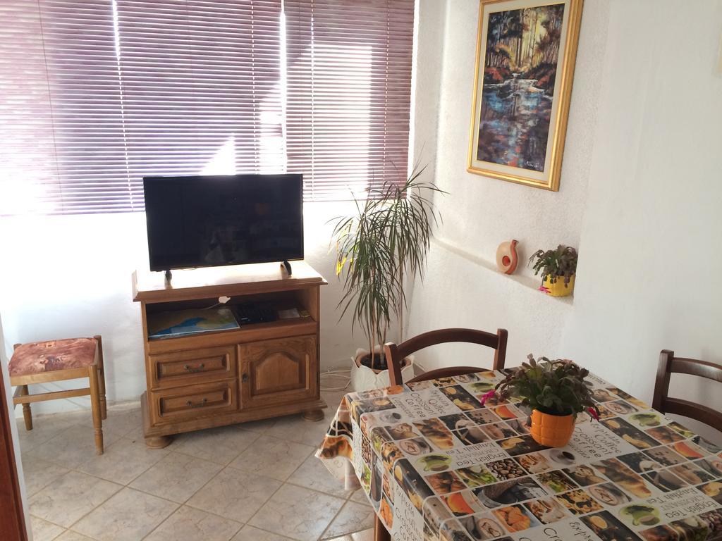 Apartmani Emilio Novalja Exterior foto