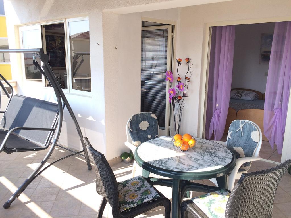 Apartmani Emilio Novalja Exterior foto